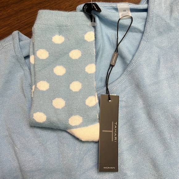 T Tahari Woman Light Blue Sweater & Sock Set, Size 1X, Ultra Soft, Gift Bundle - Picture 5 of 8